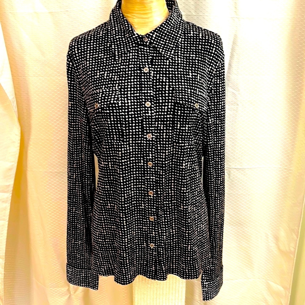 Tory Burch like new silk blouse, black & off white size L. No evidence of wear.
